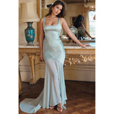 Vestido de satén de gasa de alta calidad con corte entallado y elegante, con superficie forjada y tirantes finos.